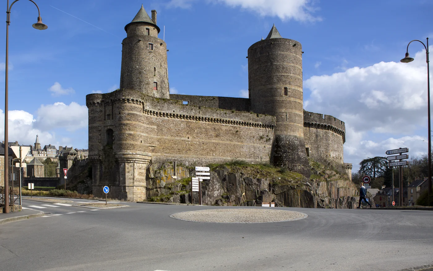 Trajet VTC Rennes Fougères avec Ladyncar vers le château et la cité médiévale