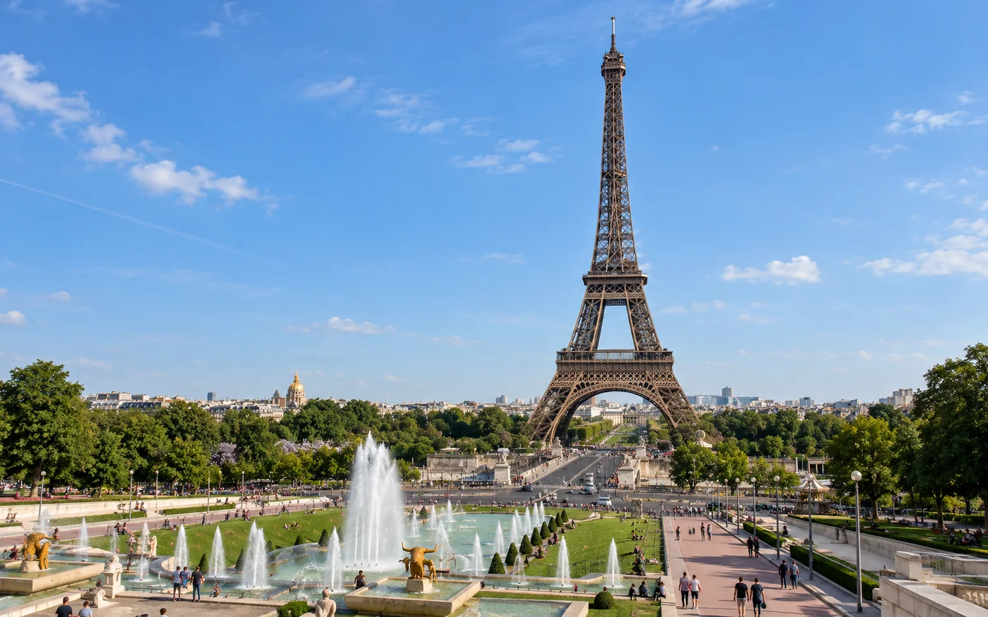 Image générée par IA : la tour Eiffel de jour depuis le Trocadéro à Paris