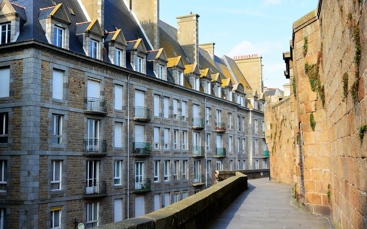 Trajet VTC Rennes Saint-Malo avec Ladyncar vers Intra-Muros et le port